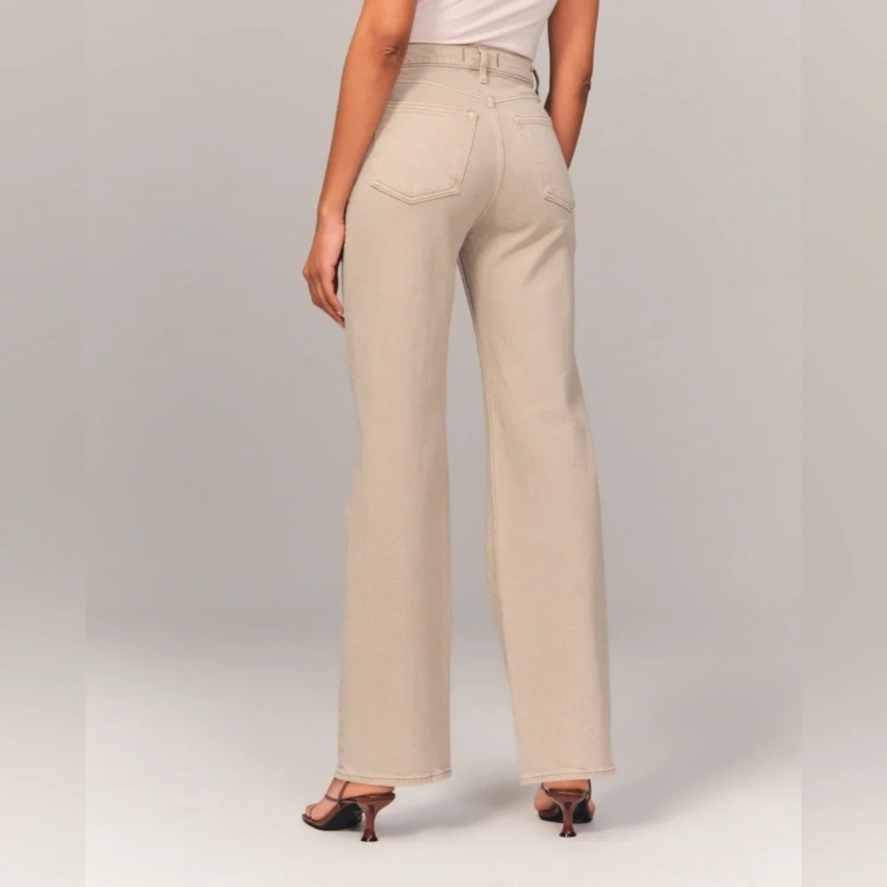 Abercrombie 90’s High Rise Relaxed Jean - 27 - Picture 4 of 8